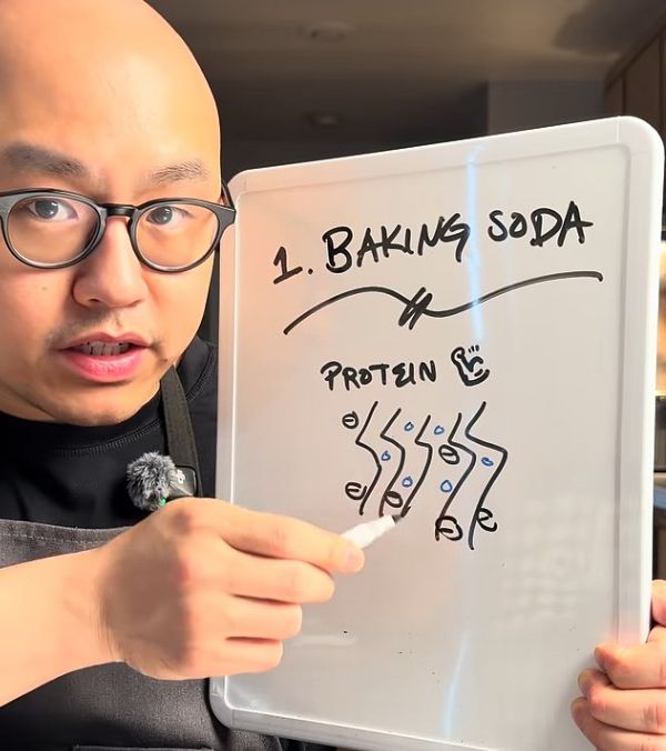 Baking soda, the alkaline key to velveting