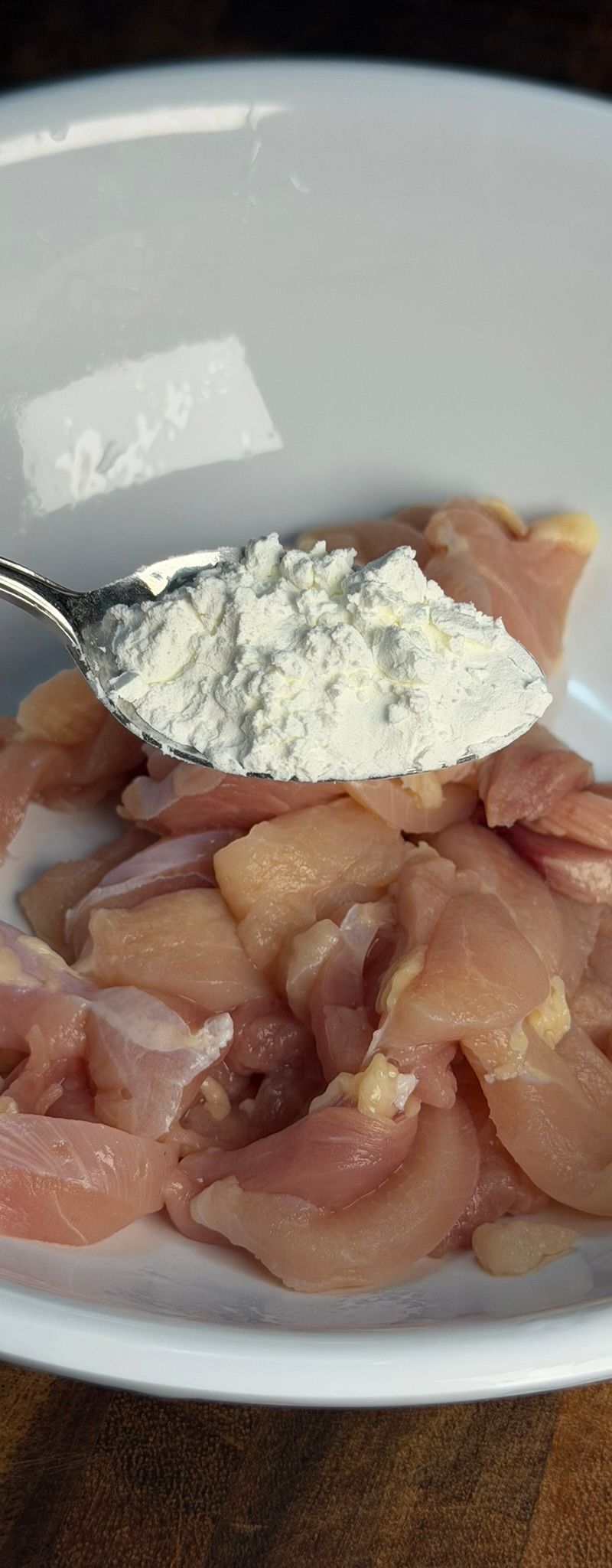 Adding cornstarch to the dried chicken